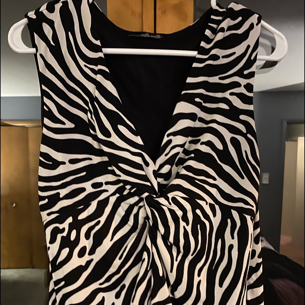 Animal print sleeveless blouse.